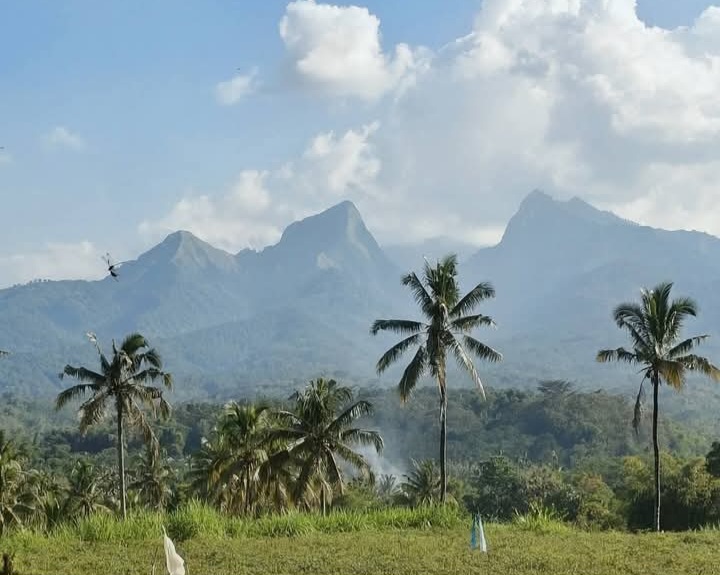 INDAHNYA GUNUNG PIRAMID DARI DESA SUMBERWARU KEC.BINAKAL